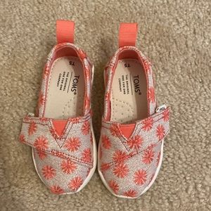 Toddler 5t Corral floral sparkly toms
